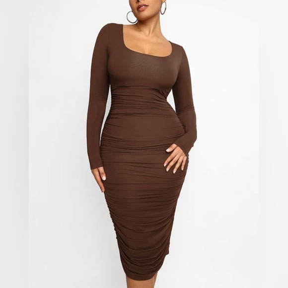 Mocha brown long sleeve ruched stretch jersey bodycon midi dress - Small NWT - Picture 2 of 3
